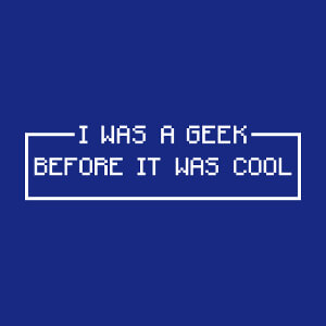 I was a geek before it was cool, design geek vintage au graphisme rappelant les premiers ordinateurs et leur affichage une couleur en typo pixels.