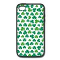 Trèfles irlandais vert clairs et vert foncés, design personnalisé pour impression sur coque iPhone.