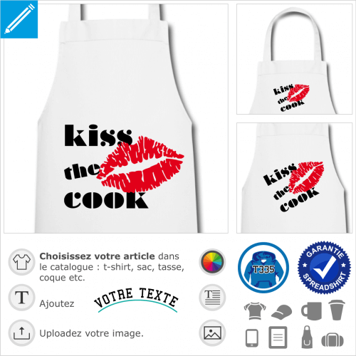 Kiss the cook, design fun écrit en typo ronde et épaisse Braggadocio, avec une trace de rouge à lèvres stylisée.