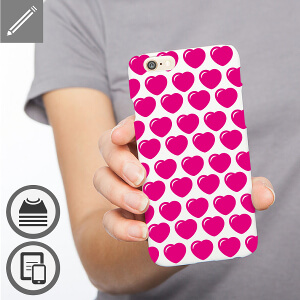 Coque tlphone personnalise avec une mosaque de coeurs.